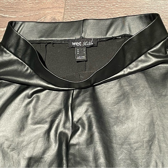 Wet Seal Faux Leather Flare Leggings - Picture 5 of 7
